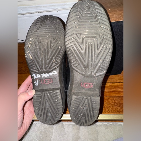 Lightly loved - UGG Black and Gray Waterproof Boots - Picture 6 of 6
